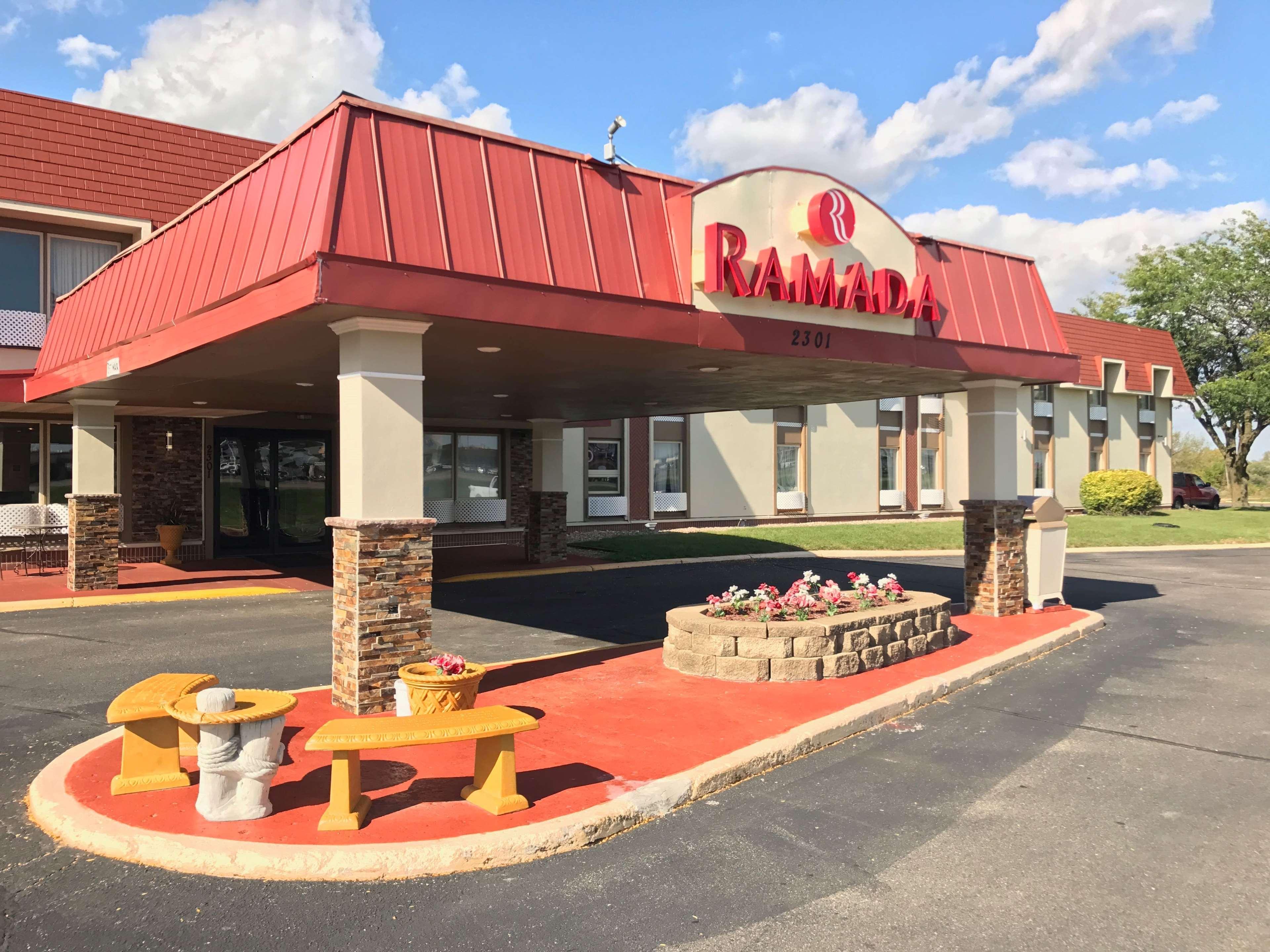 Ramada By Wyndham Albert Lea Exteriör bild