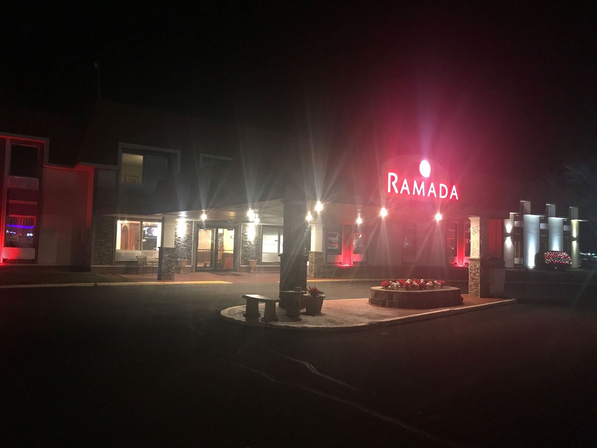 Ramada By Wyndham Albert Lea Exteriör bild